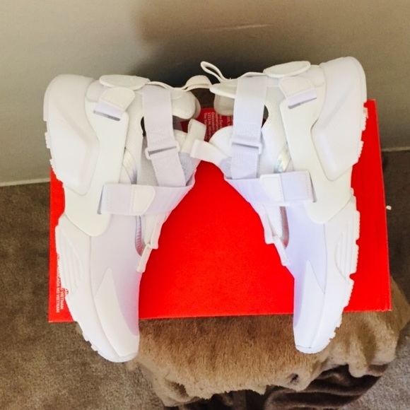 SOLD-NIKE HUARACHE CITY WOMEN'S SIZE 7.5 BRAND NEW - Picture 7 of 8